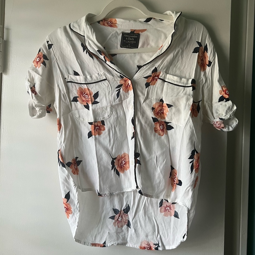 Abercrombie & Fitch Floral Cropped Short Sleeve Button Up - S